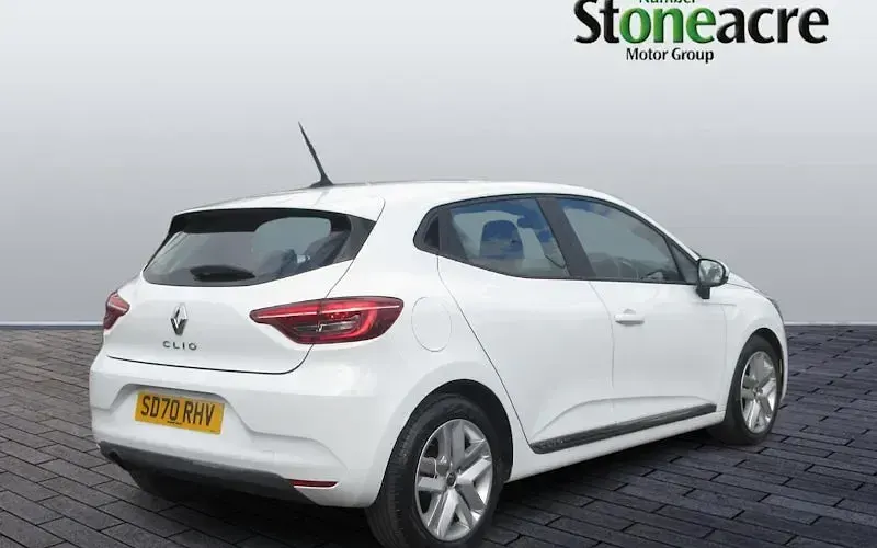 Used Renault Clio Play 72 HP (52 kW) 2020 White Hatchback