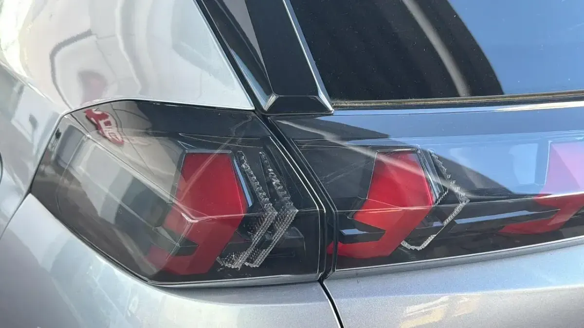Używany Peugeot e-2008 GT 98 kW (134 KM) 2022 Szary SUV