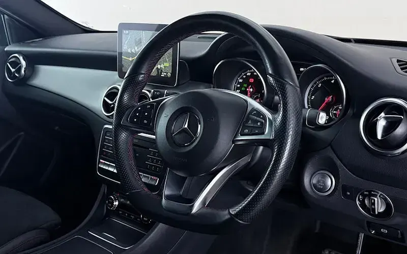 Used Mercedes GLA220 AMG line 177 HP (130 kW) 2018 Black SUV