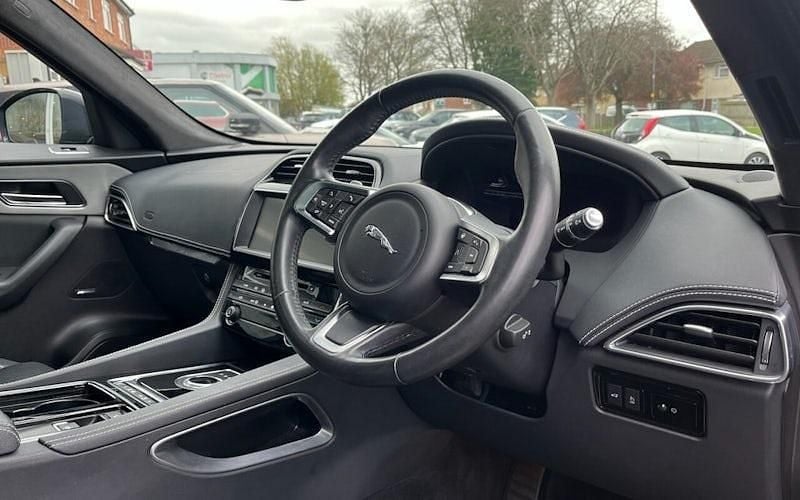 Używany Jaguar F-Pace Chequered Flag 180 KM (132 kW) 2020 Szary SUV