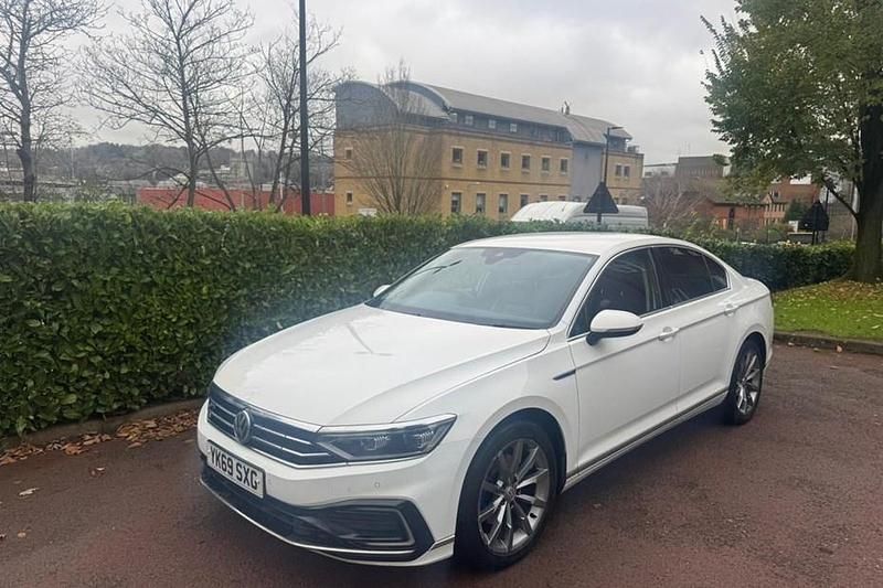Used VW Passat Advance 218 HP (160 kW) 2019 White Sedan