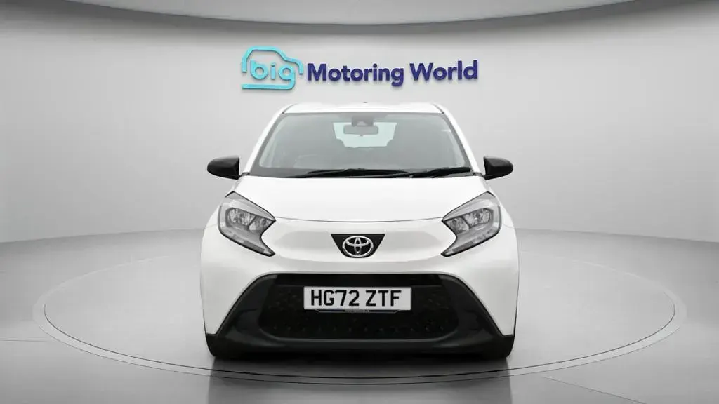 Used Toyota Aygo X PURE 72 HP (52 kW) 2023 White SUV