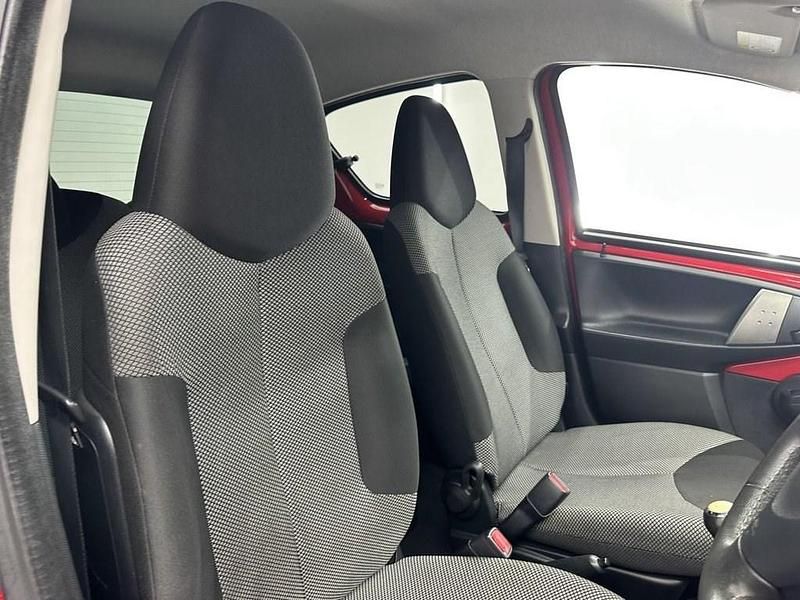 Used Toyota Aygo 68 HP (50 kW) 2014 Red Hatchback