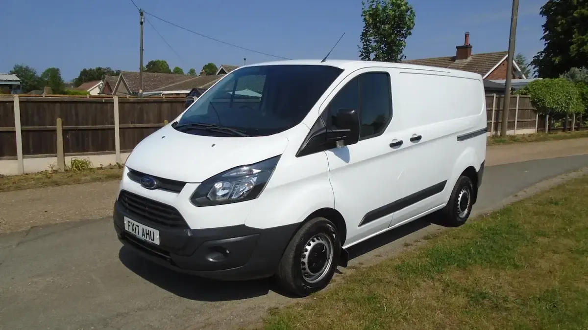 Used Ford Transit Custom 105 HP (77 kW) 2017 White Van