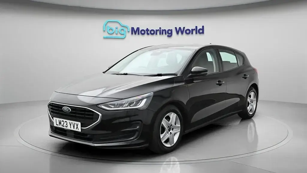 Käytetty Ford Focus Zetec 120 HP (88 kW) 2023 Musta Viistoperä