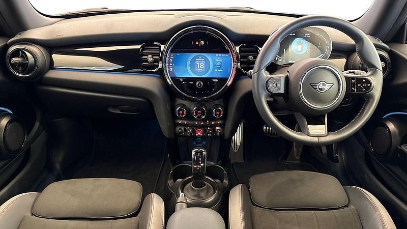 Used Mini Cooper Hatch 134 HP (98 kW) 2023 Black Hatchback