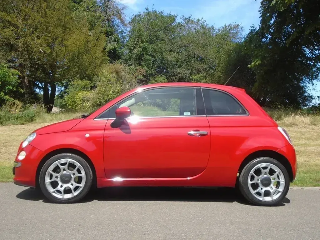 Used Fiat 500 Lounge 85 HP (62 kW) 2012 Red Hatchback