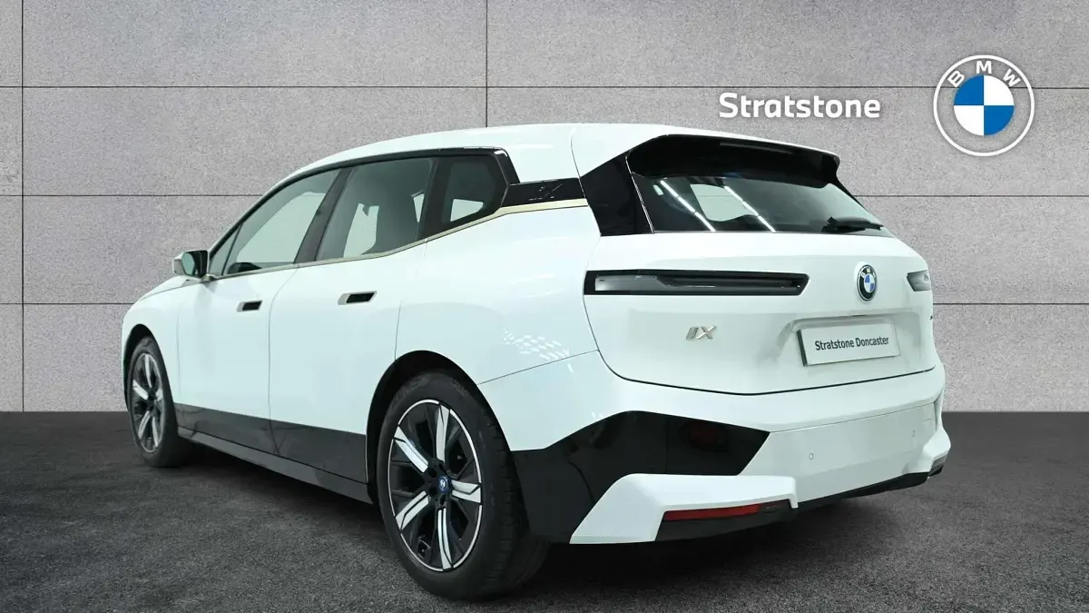 Used BMW iX M Sport 236 kW (322 HP) 2022 White SUV