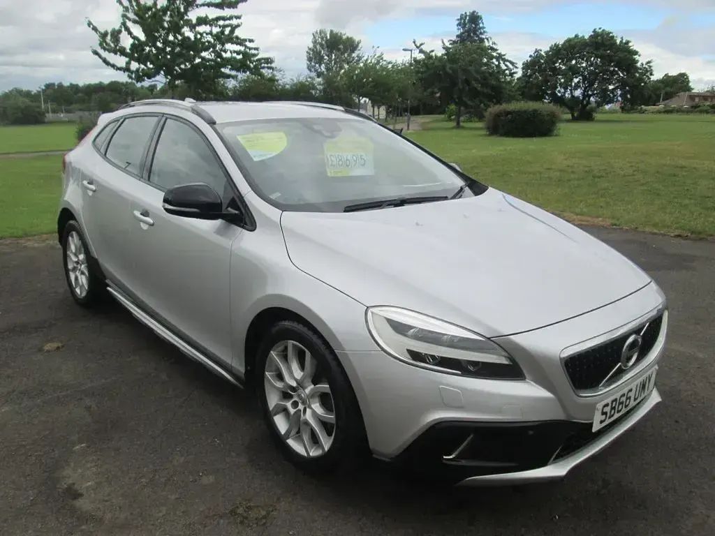 Used Volvo V40 Pro 152 HP (111 kW) 2016 Silver Hatchback