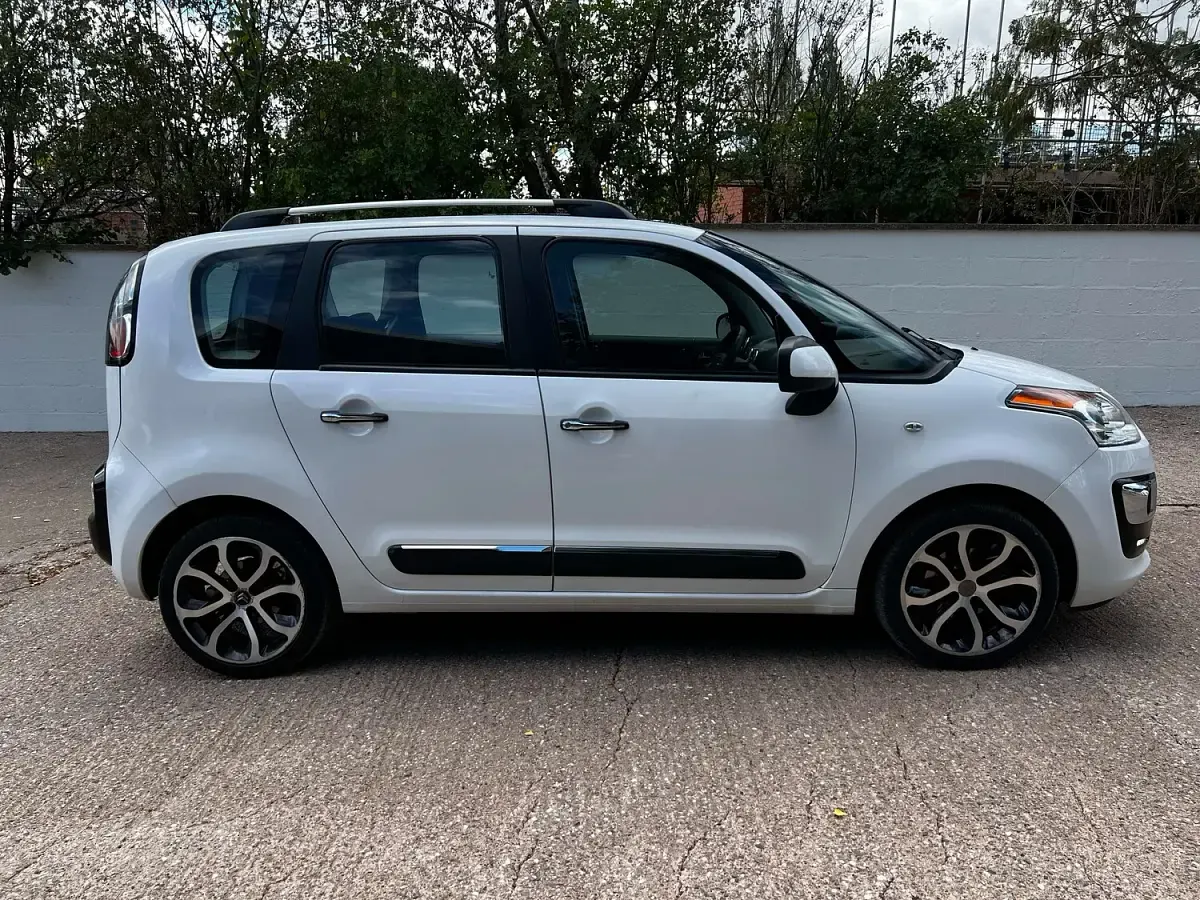 Used Citroën C3 Picasso SELECTION 2015 White MPV