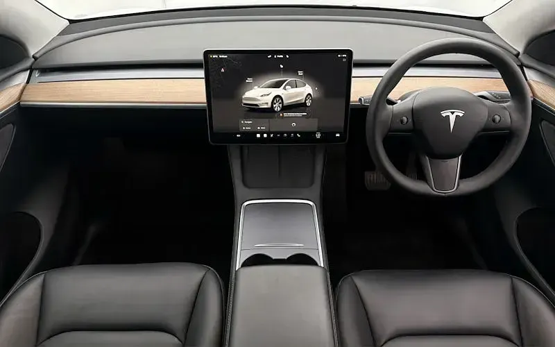Used Tesla Model Y Standard Range 219 kW (299 HP) 2024 White SUV