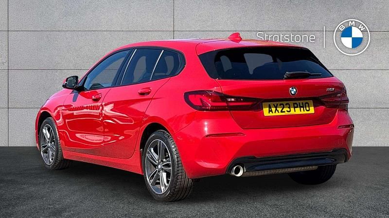 Used BMW 118 Sport Line 134 HP (98 kW) 2023 Red Hatchback