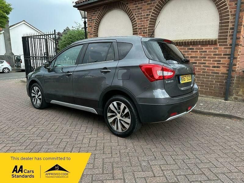Używany Suzuki SX4 SZ4 111 KM (81 kW) 2019 Szary