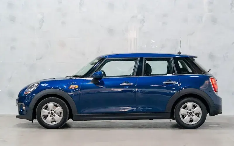 Used Mini Cooper Hatch 136 HP (100 kW) 2017 Blue Hatchback