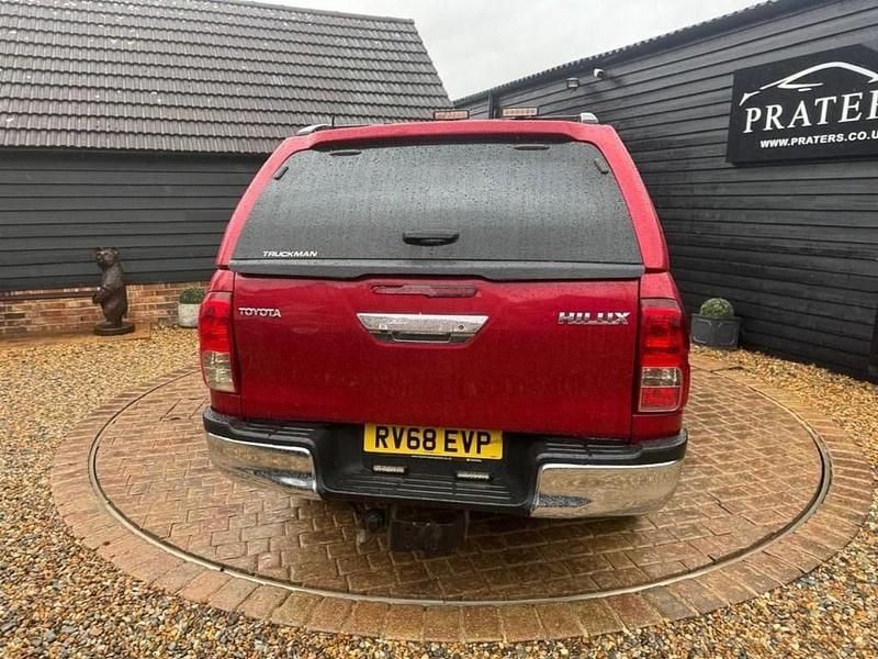 Used Toyota HiLux 150 HP (110 kW) 2018 Red Pickup