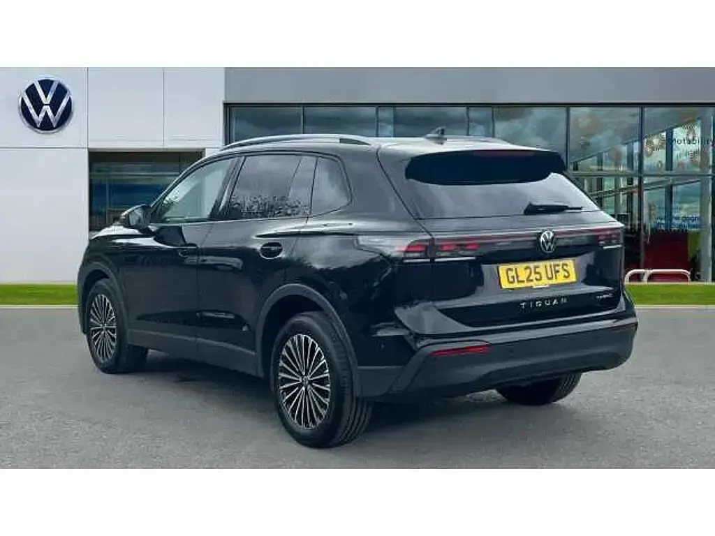 Second-hand VW Tiguan Match 204 CP (150 kW) 2025 Negru SUV