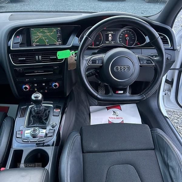 Used Audi A4 Black Edition 150 HP (110 kW) 2014 White Sedan