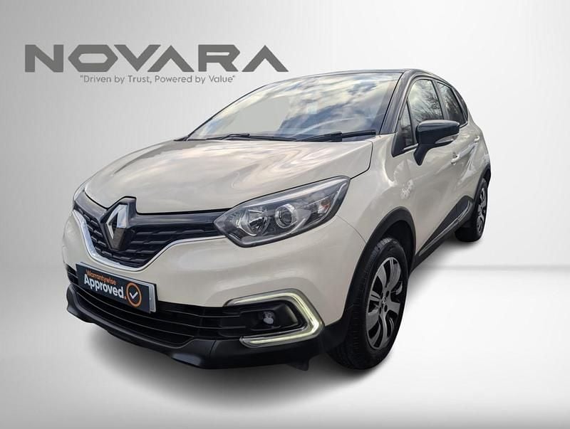 Used Renault Captur Play 90 HP (66 kW) 2018 Cream/black SUV