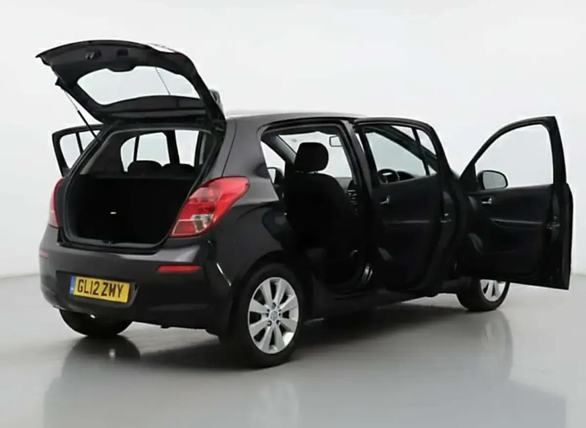 Used Hyundai i20 Style 101 HP (74 kW) 2012 Black Hatchback