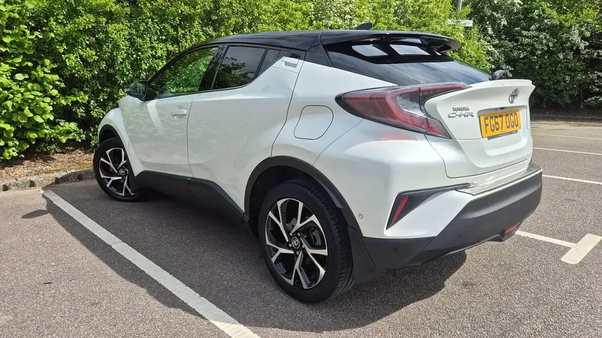 Used Toyota C-HR 116 HP (85 kW) 2017 White SUV