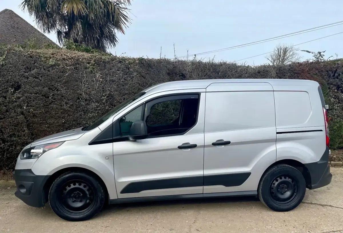 Usado Ford Transit Connect 100 HP (73 kW) 2018 Prateado Monovolume