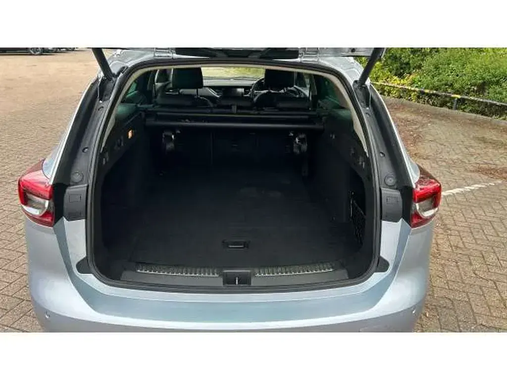Begagnad Vauxhall Insignia Elite 170 HK (125 kW) 2017 Silver Kombi