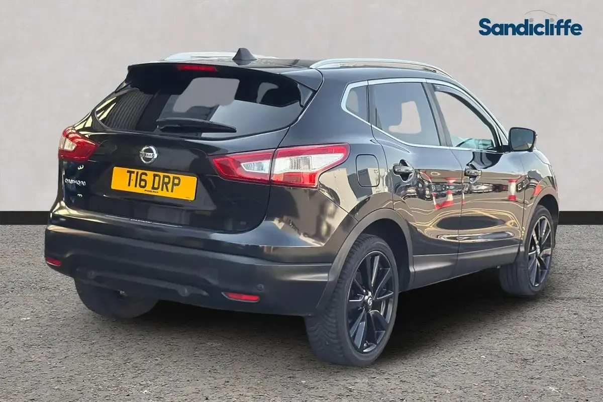Used Nissan Qashqai Tekna 131 HP (96 kW) 2016 Black SUV