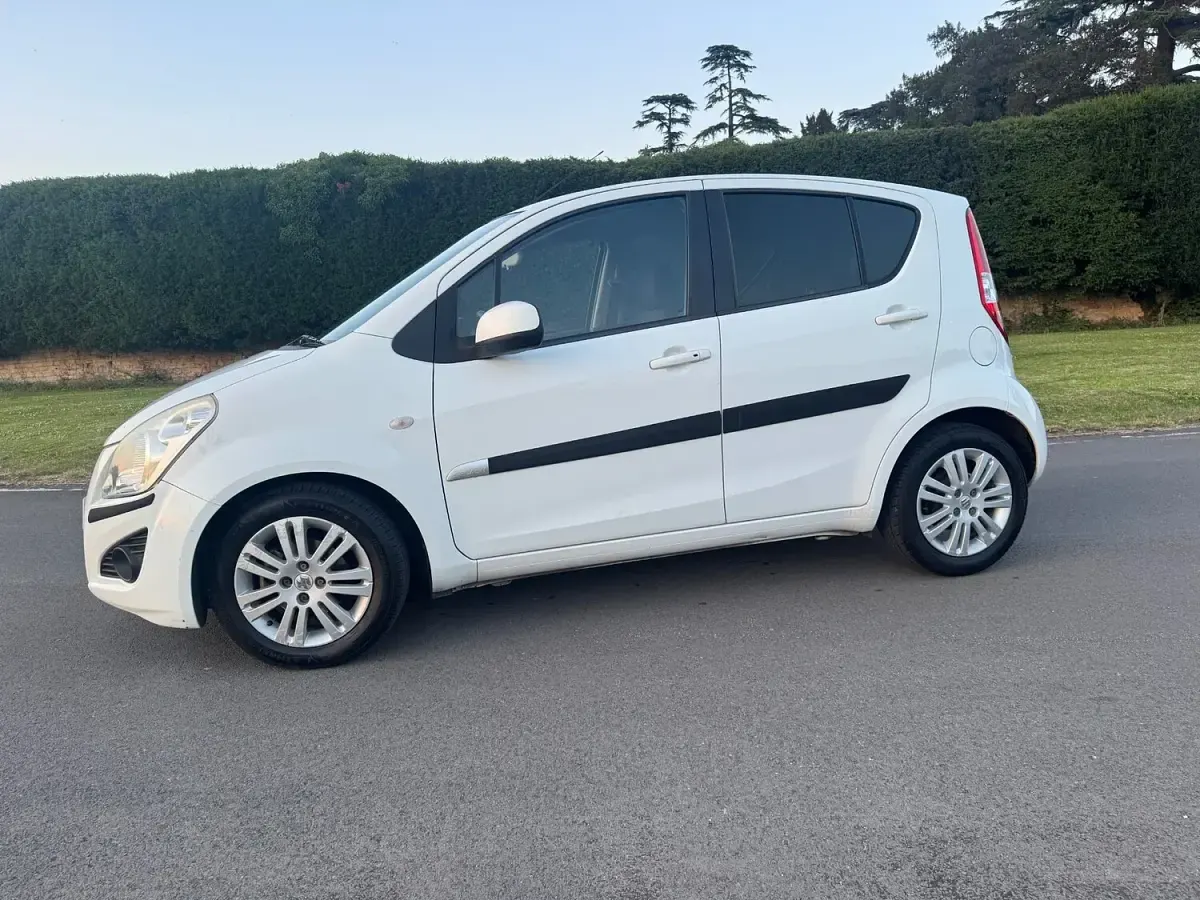 Used Suzuki Splash SZ4 2013 White Hatchback
