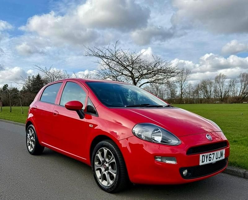 Used Fiat Punto Easy Plus 69 HP (50 kW) 2017 Red Hatchback