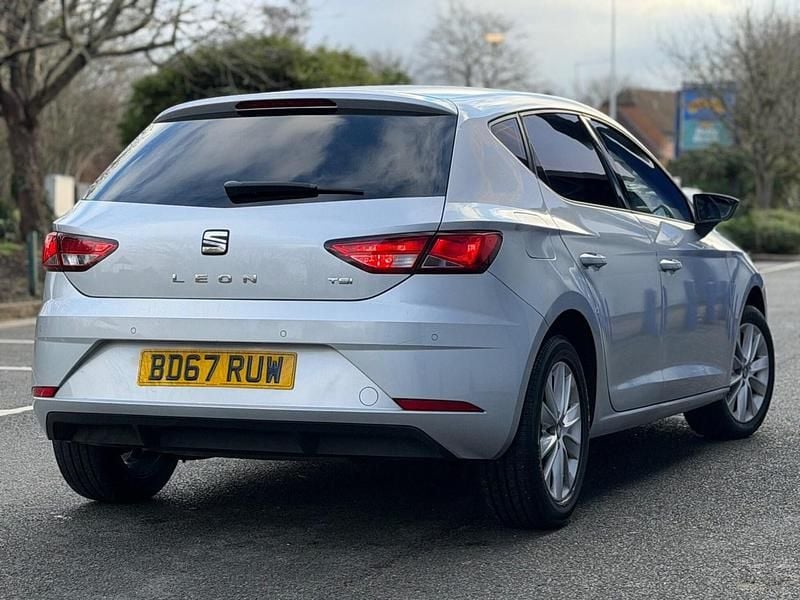 Used Seat Leon SE Technology 110 HP (80 kW) 2017 Silver Hatchback