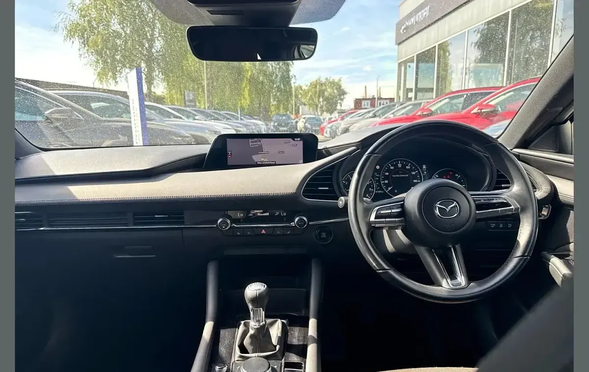Usado Mazda 3 120 CV (88 kW) 2021 Blanco Utilitario