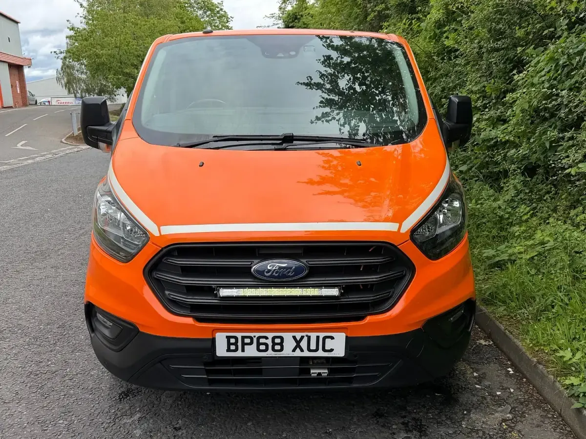 Used Ford Transit Custom 130 HP (95 kW) 2019 Orange Van
