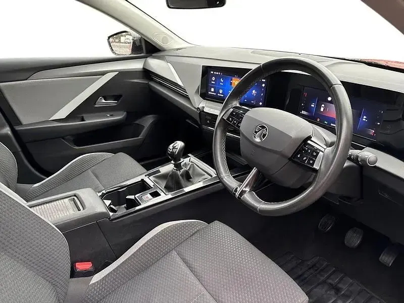 Begagnad Vauxhall Astra Design Edition 130 HK (95 kW) 2022 Röd Halvkombi