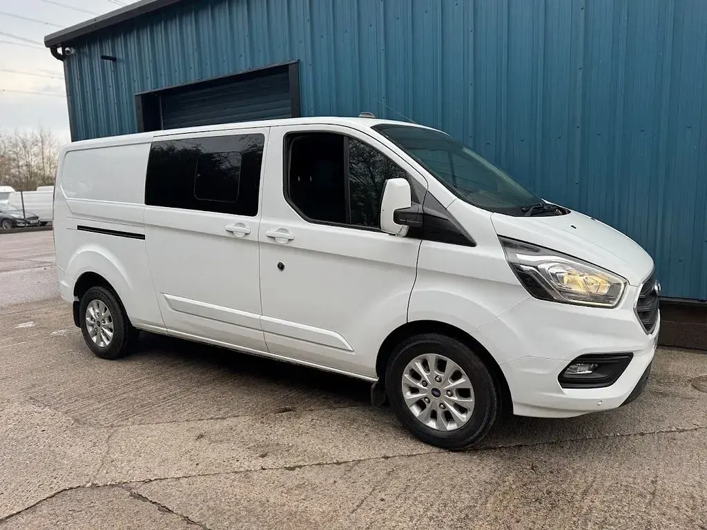 Used Ford Transit Custom Limited 130 HP (95 kW) 2022 White Van
