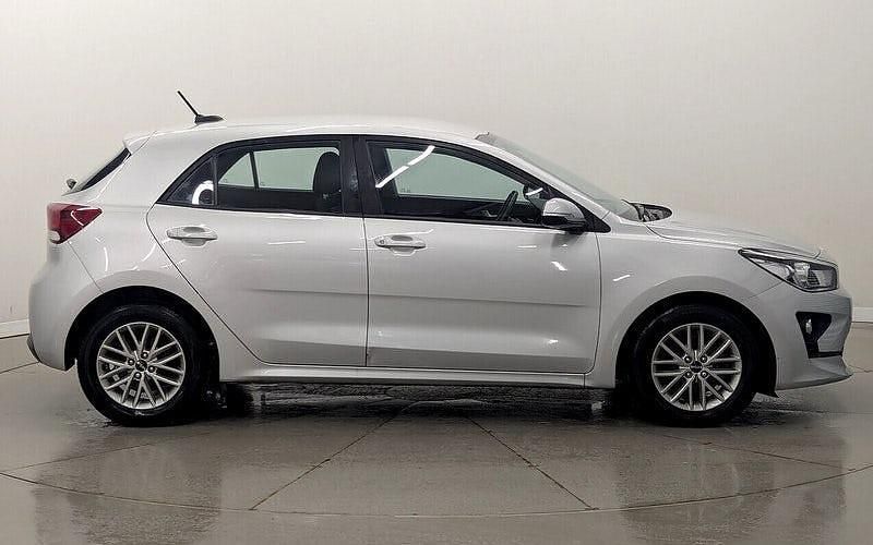 Used Kia Rio 84 HP (61 kW) 2022 Silver Hatchback