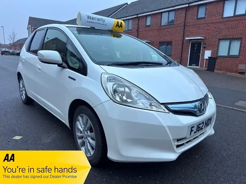 Begagnad Honda Jazz Hybrid 99 HK (72 kW) 2012 Vit Halvkombi