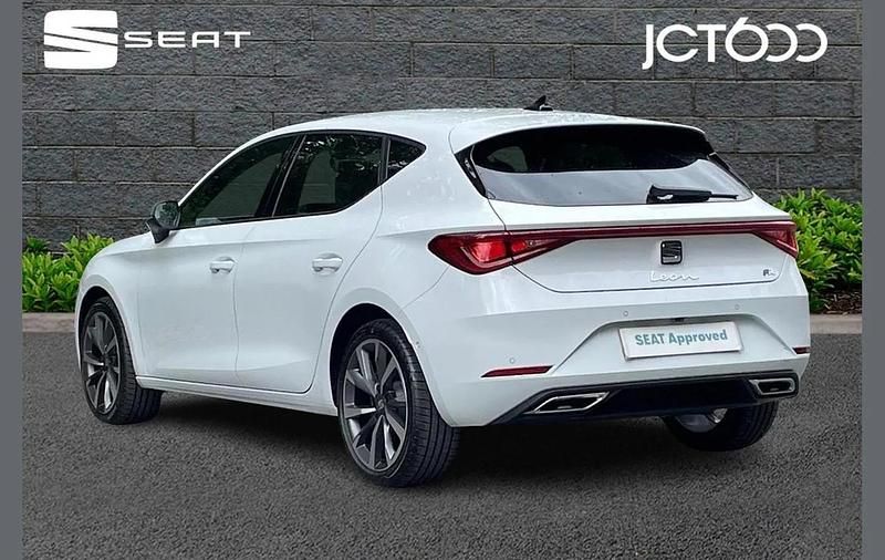 Used Seat Leon FR Sport 148 HP (108 kW) 2025 White Hatchback