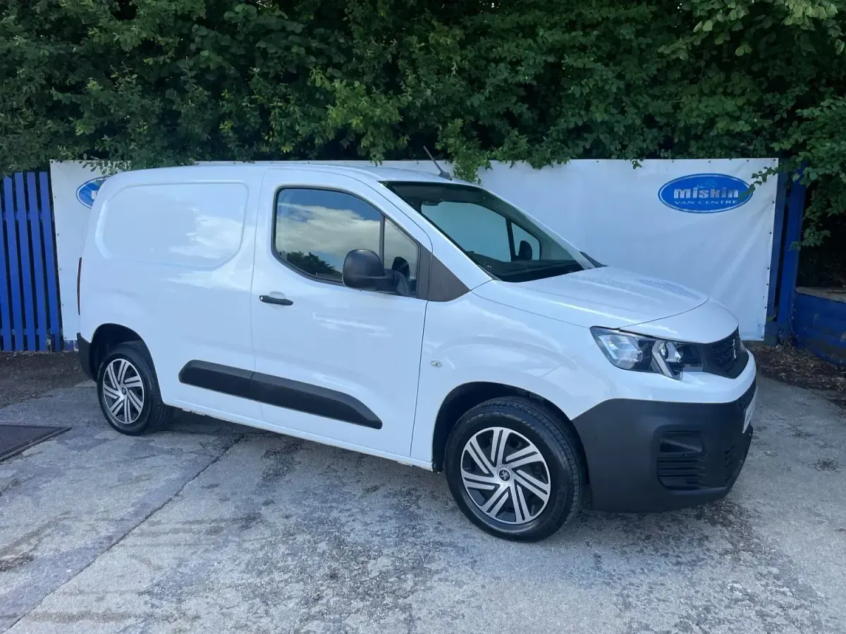 Used Peugeot Partner 131 HP (96 kW) 2021 White MPV
