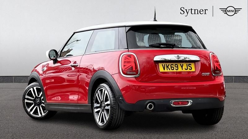 Używany Mini Cooper Exclusive 134 KM (98 kW) 2019 Czerwony Hatchback
