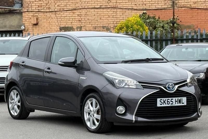 Used Toyota Yaris Hybrid Sport 2015