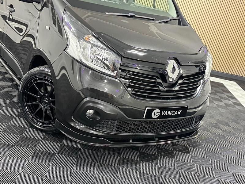 Begagnad Renault Trafic 2018 Svart Minibuss