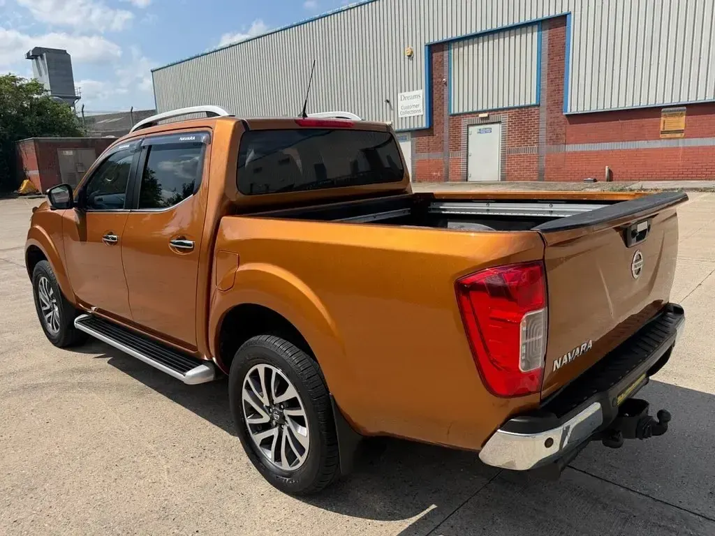 Used Nissan Navara S 190 HP (139 kW) 2018 Yellow Pickup