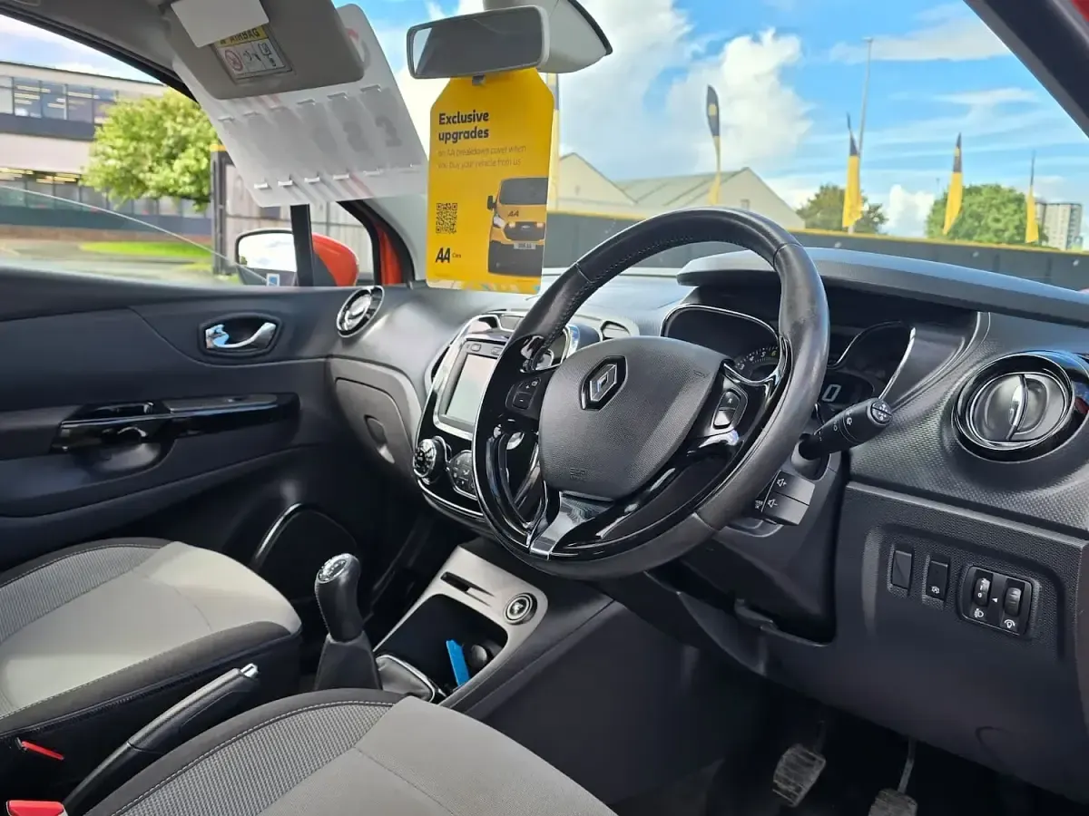 Used Renault Captur Dynamique 90 HP (66 kW) 2014 Orange SUV