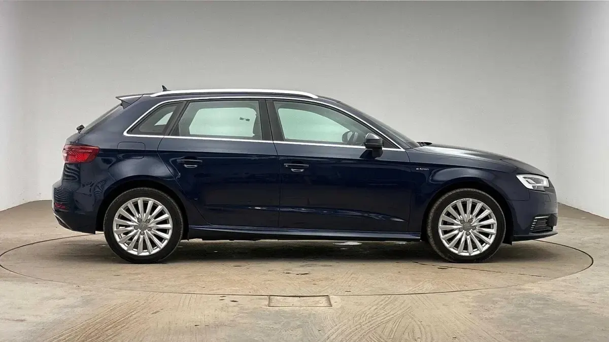 Used Audi A3 e-tron 2018 Blue Hatchback