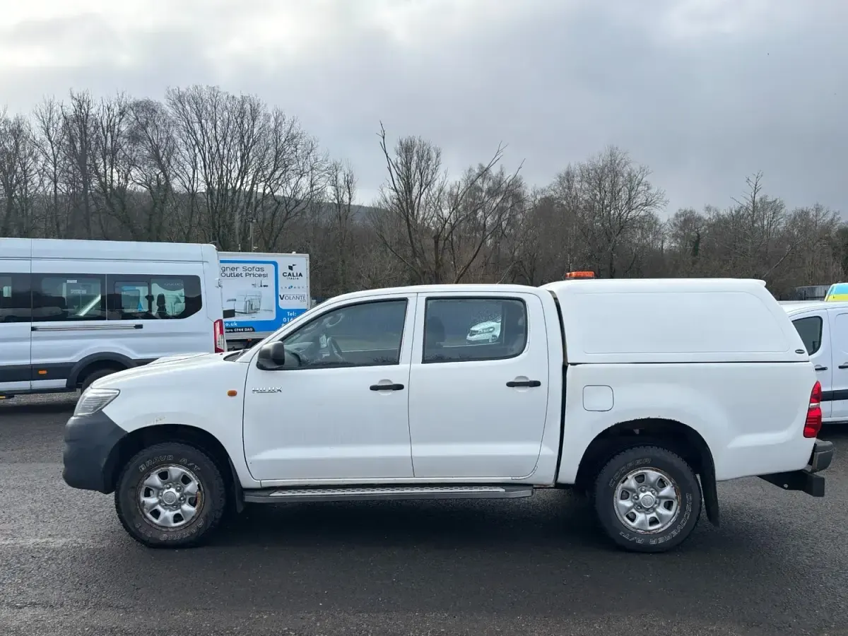 Używany Toyota HiLux 144 KM (105 kW) 2013 Biały Pickup