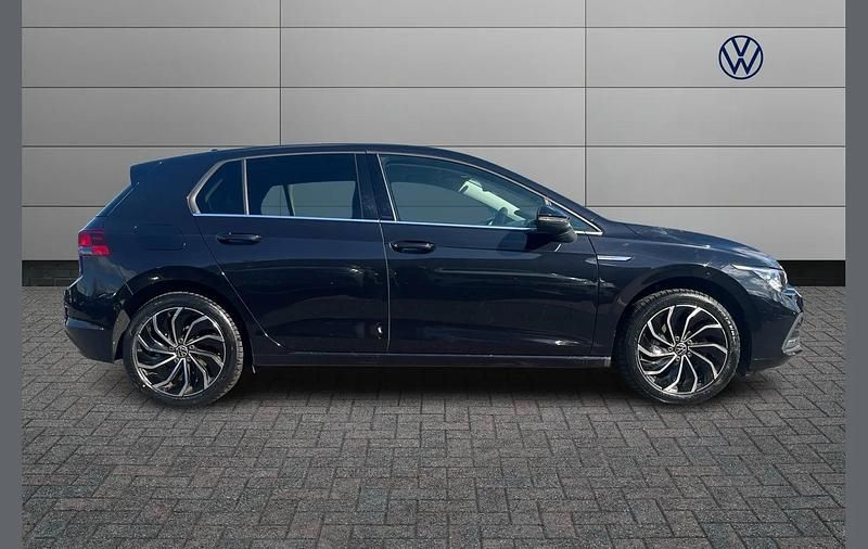 Usado VW Golf VIII Edition 130 CV (95 kW) 2023 Negro Utilitario