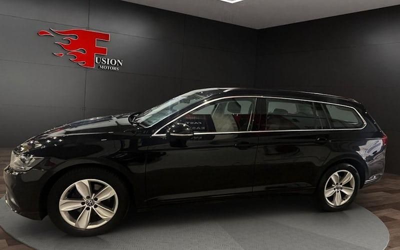 Used VW Passat SE 150 HP (110 kW) 2022 Black Estate