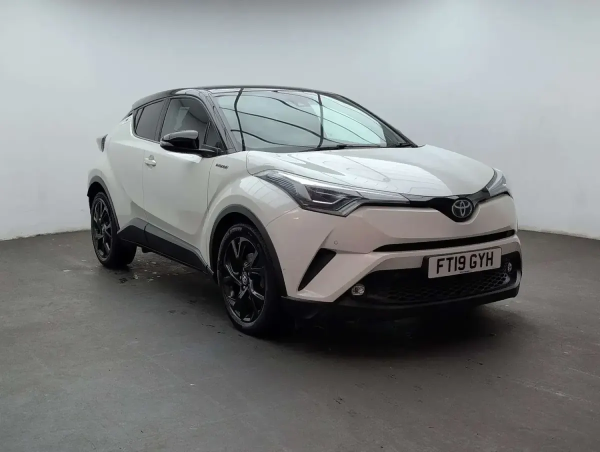 Used Toyota C-HR 122 HP (89 kW) 2019 White SUV
