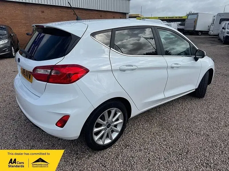 Usado Ford Fiesta Titanium 100 HP (73 kW) 2018 Branco Citadino
