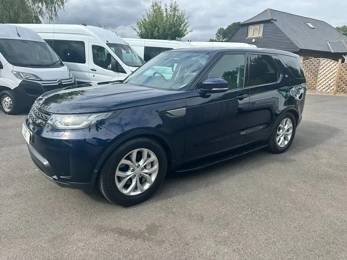 Used Land Rover Discovery SE 306 HP (225 kW) 2020 Blue SUV